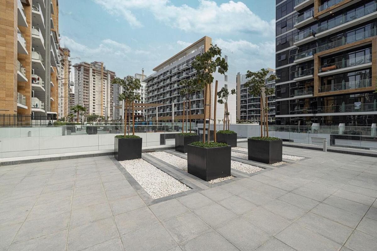 Tick - 2br With Balcony In Azizi Riviera Apartment Dubai